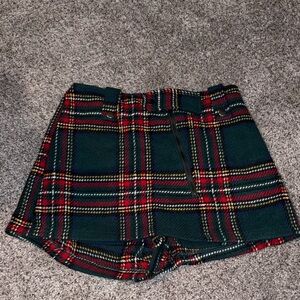 NWT Day + Moon Plaid Green Women's Skort with Zipper Detail